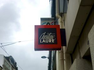 Enseigne drapeau CHRISTINE LAURE