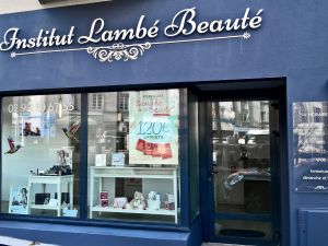 Enseigne lettres découpées LAMBÉ BEAUTÉ