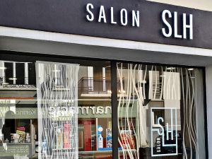 Enseigne lettres découpées salon SLH