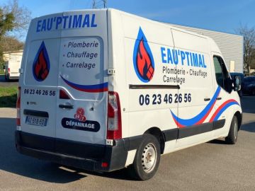 Marquage d’un camion pour @eau.ptimal , entreprise spécialisée en plomberie, chauffage et carrelage.
Un marquage clair et efficace pour une visibilité...