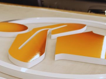 Fabrication d’une enseigne intérieure en PVC blanc avec décor en impression brillante pour Arthurimmo.com, les exclusivités
De la maquette au façonnage, en...