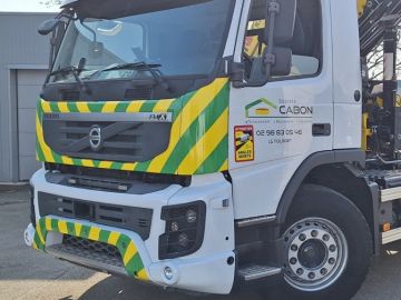 La Société Cabon Maçonnerie, au Folgoët, nous a confié le marquage de ses nouveaux véhicules ainsi que la création de panneaux enseignes afin de mettre à...