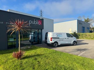 ⚪️⚫️ Nouvelle réalisation pour Évolution Déco ! ⚫️⚪️
Marquage d’un Peugeot Expert blanc en semi-covering.
Pose d’un adhésif @averydennisonwrapping_eu sur...